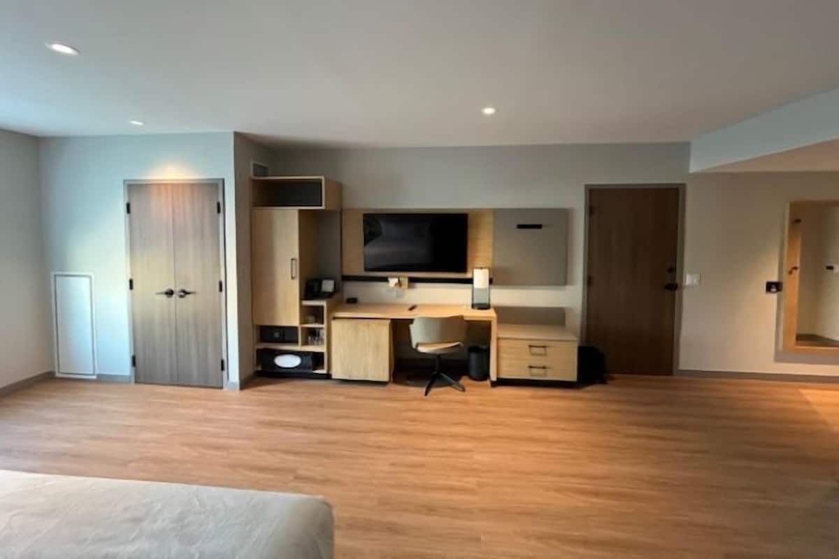 In-room safe, desk, laptop workspace, blackout curtains