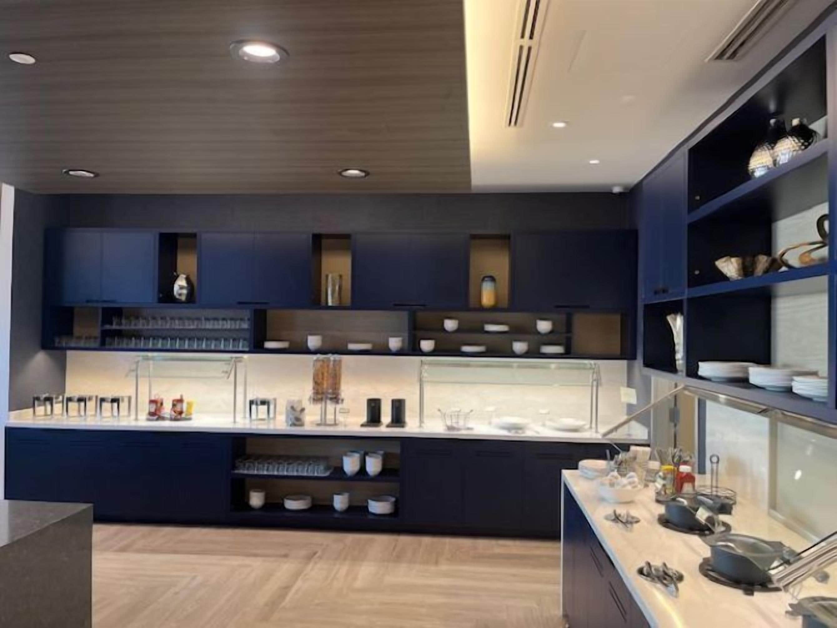 每日供应全套早餐（每人 CAD 15）