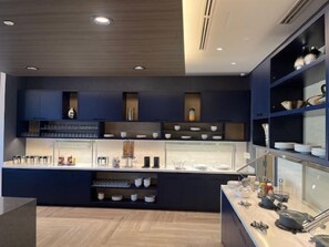 Daily full breakfast (CAD 15 per person)