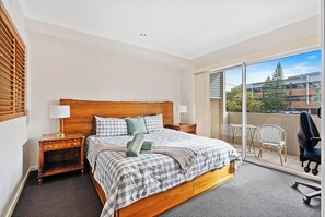3 chambres, fer et planche à repasser, Wi-Fi, draps fournis
