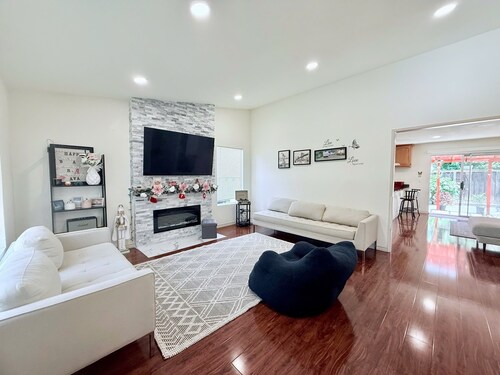Garden vibes - 3BR Home near Downtown
