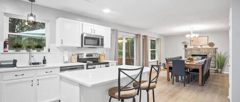 Micro-ondes, four, plaque de cuisson, lave-vaisselle