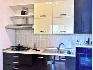 Fridge, microwave, oven, stovetop - To complete (Bergamo)