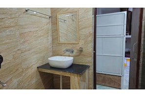 Free toiletries, soap, shampoo, toilet paper