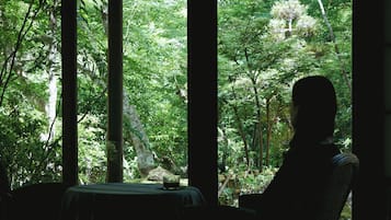 Vierbettzimmer im japanischen Stil, Nichtraucher, Gartenblick | Ausblick vom Zimmer