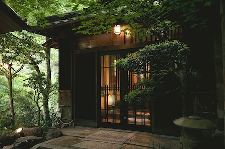 Front of property. Meitokuan
