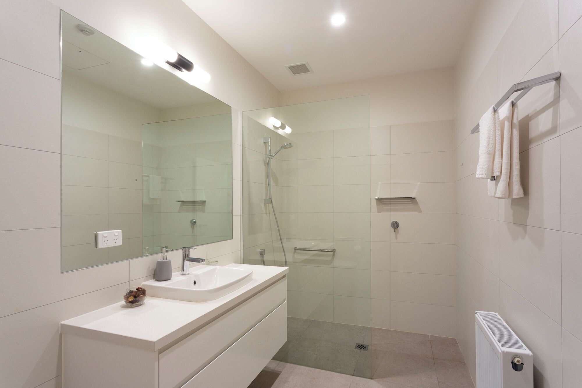 Superior-Zimmer, 1 Doppelbett | Badezimmer | Dusche, Handtücher, Seife, Toilettenpapier