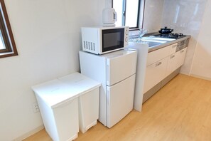 Fridge, microwave, cookware/dishes/utensils