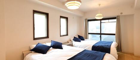 2 habitaciones, tabla de planchar con plancha y acceso a internet