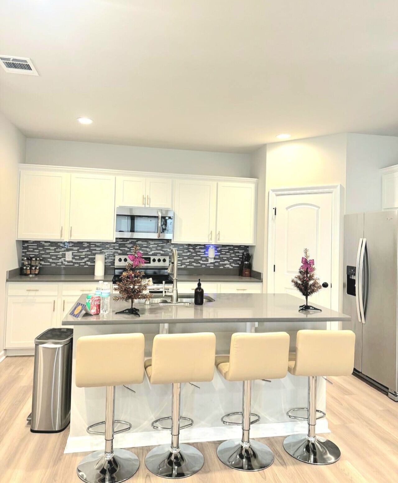 冰箱、微波炉、烤箱、炉灶