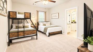 Master Bedroom - 1 Double Bed & 1 Bunk Bed ( Top Single/ Bottom Double )