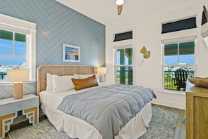4 bedrooms, iron/ironing board, Internet, bed sheets