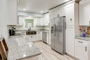 Fridge, microwave, stovetop, dishwasher