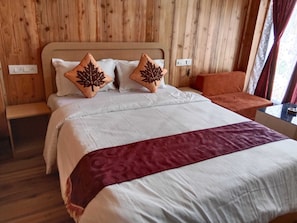 AC Deluxe Triple Bedroom | Free WiFi