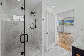Shower, hair dryer, towels, shampoo - New 3B 3BA Panoramic Ocean Views 30 Night Min (Seaside)