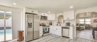 Canal-Front Holiday Home Near Beach: Swim & Paddle