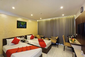 In-room safe, desk, blackout curtains, soundproofing - Renai Sreekrishna (Guruvayur)