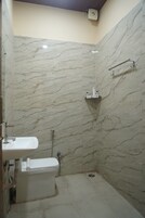 Deluxe Double Room, Balcony | Bathroom | Shower, slippers, towels, soap