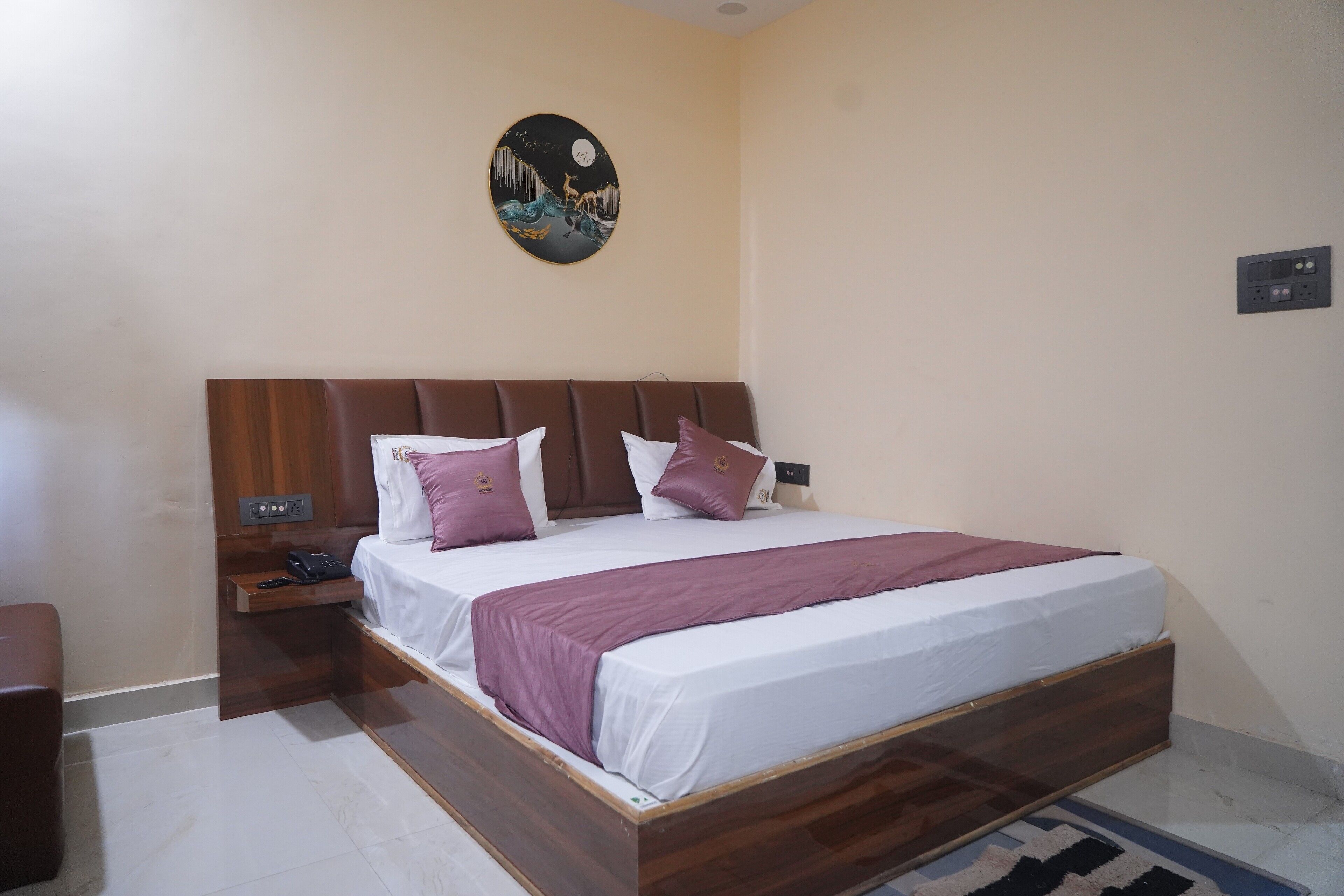 Deluxe Double Room, Balcony | In-room safe, desk, laptop workspace, soundproofing