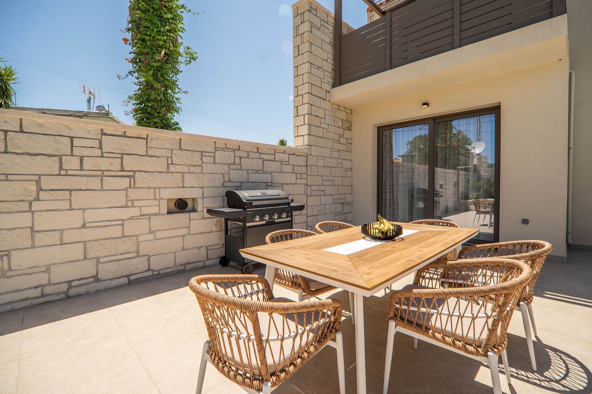 Balcony / Terrace / Patio, Building Exterior, Outdoor
