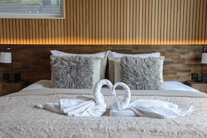 4 chambres, bureau, Wi-Fi, draps fournis