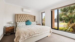 4 多间卧室、熨斗/熨衣板、旅行婴儿床、上网接入