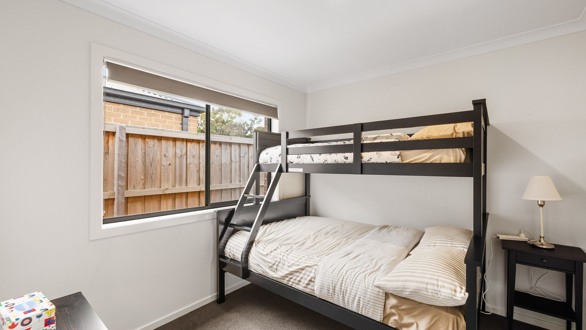 4 habitaciones, tabla de planchar con plancha, cuna de viaje y internet 