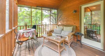 3 Mi to Dtwn Jefferson City: Family Home w/ Deck