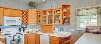 Lakefront Warsaw Home w/ Private Dock + Golf Cart
