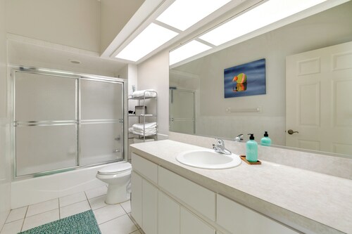 Explore Dtwn Crystal River: Walkable Duplex Unit