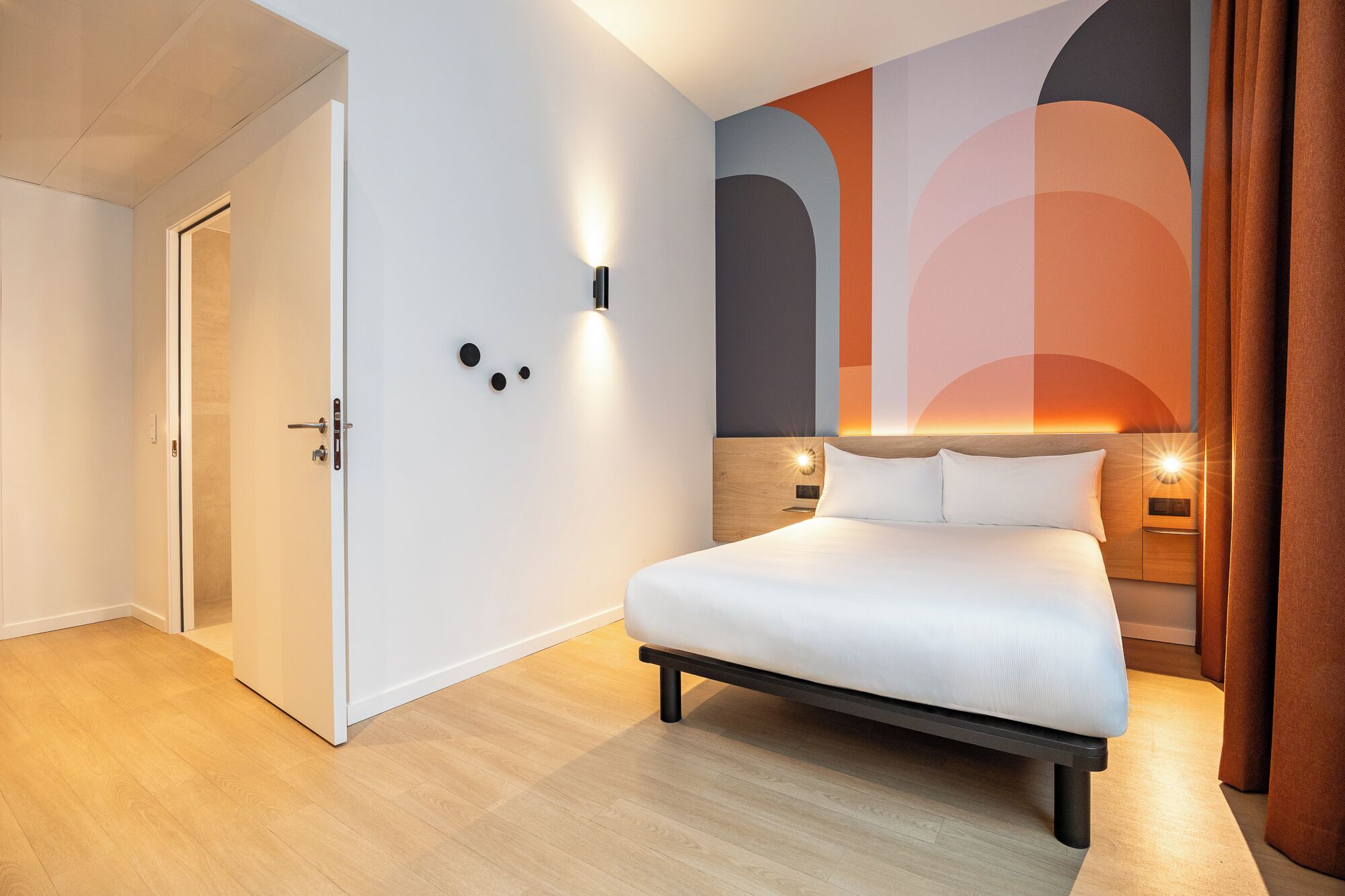 Hypo-allergenic bedding, Tempur-Pedic beds, laptop workspace