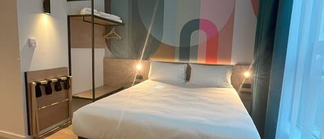 Hypo-allergenic bedding, Tempur-Pedic beds, laptop workspace