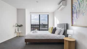 3 bedrooms, desk, iron/ironing board, WiFi