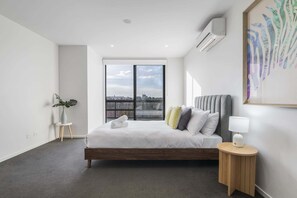 3 bedrooms, desk, iron/ironing board, WiFi