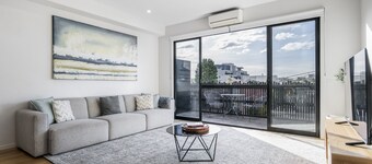 Northcote 3-Bed Townhouse Near Cafés & Shops