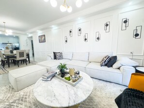 Apartemen Keluarga, pemandangan kolam renang | Area keluarga