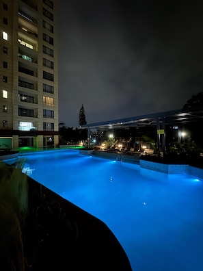 Hồ bơi ngoài trời