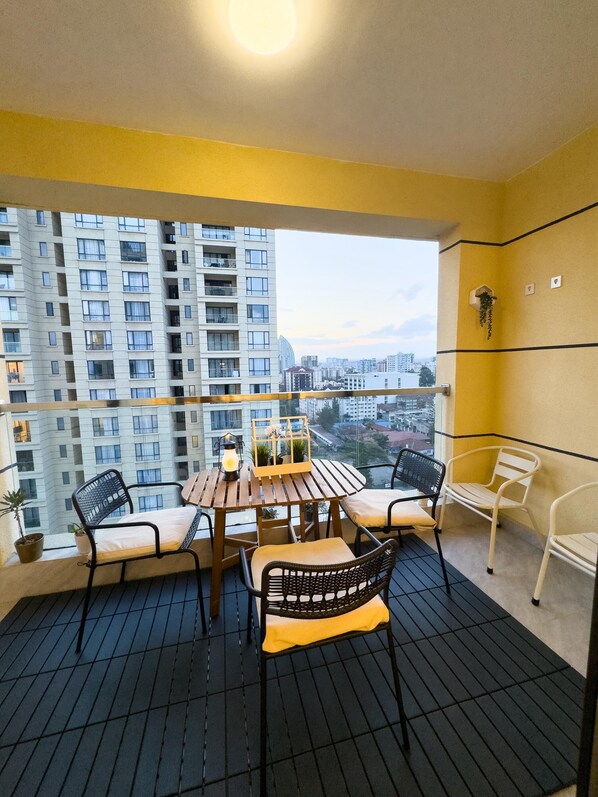 Familie appartement, uitzicht op zwembad | Terras