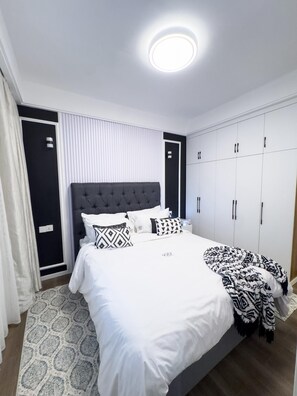 Family Apartment, Pool View