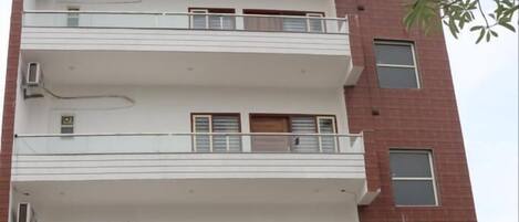 Fachada de la propiedad