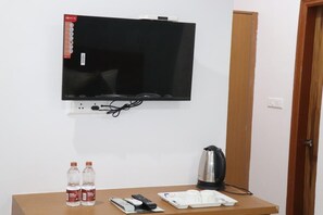 Standard Room, Balcony | Desk, free WiFi