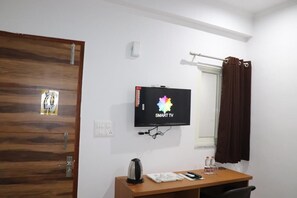 Deluxe Double or Twin Room, Balcony, City View | Desk, free WiFi