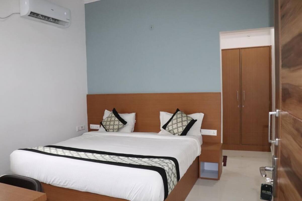 Standard Room, Balcony | Desk, free WiFi