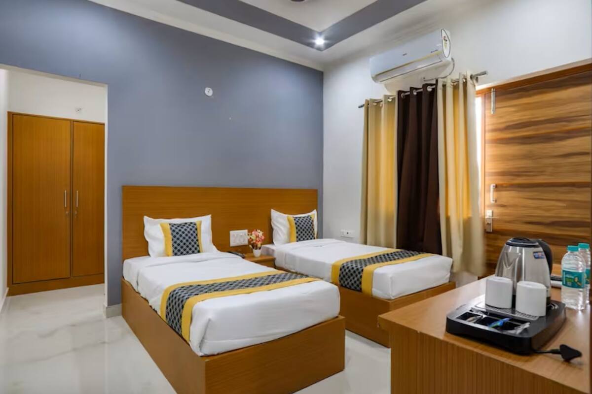 Quarto casal ou duplo luxo, sacada, vista para a cidade | Escrivaninha, Wi-Fi de cortesia