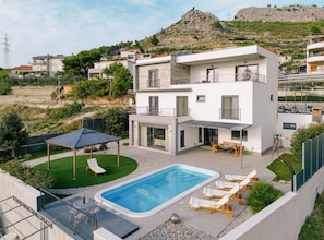 Villa (Five Bedroom House) | Aussenbereich