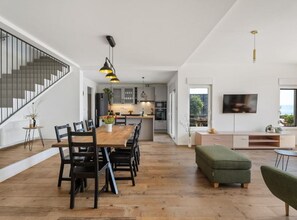 Villa (Five Bedroom House) | Dining room