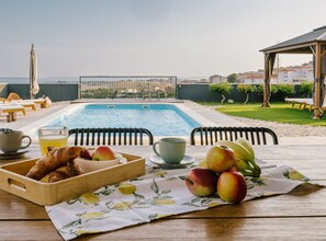 Villa (Five Bedroom House) | Außenpool