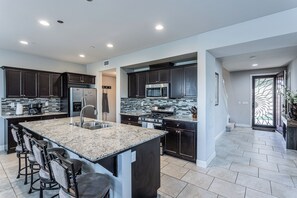 Micro-ondes, four, plaque de cuisson, lave-vaisselle