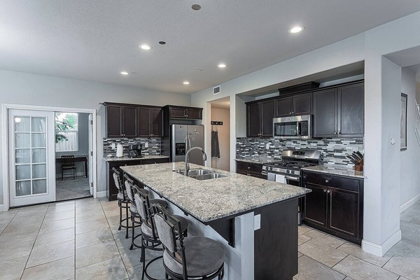 Micro-ondes, four, plaque de cuisson, lave-vaisselle