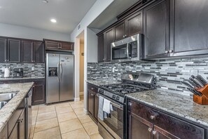 Mikrowelle, Ofen, Herdplatte, Geschirrspüler